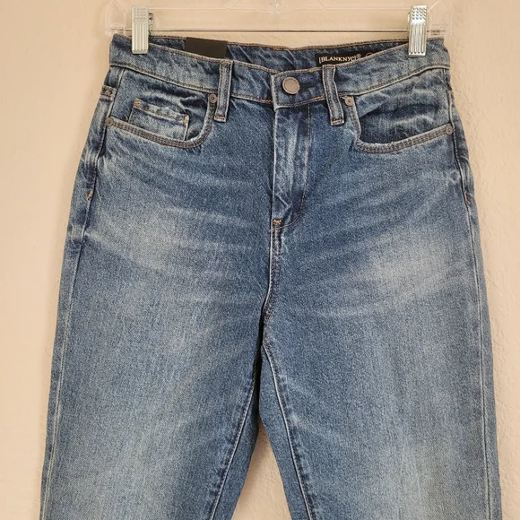 NWT BLANK NYC Stagger Hem Straight Leg Jeans Size 26 - Picture 3 of 8